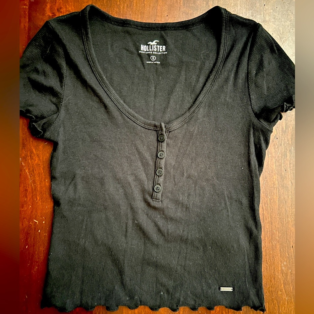 🖤🐈‍⬛HOLLISTER Black Ruffle Edge Top NEW